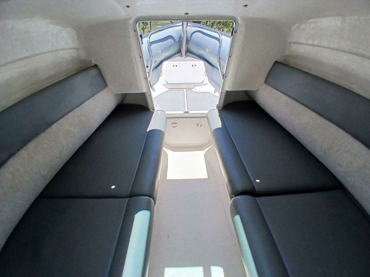 2002 Protector 28 Targa - Image 13