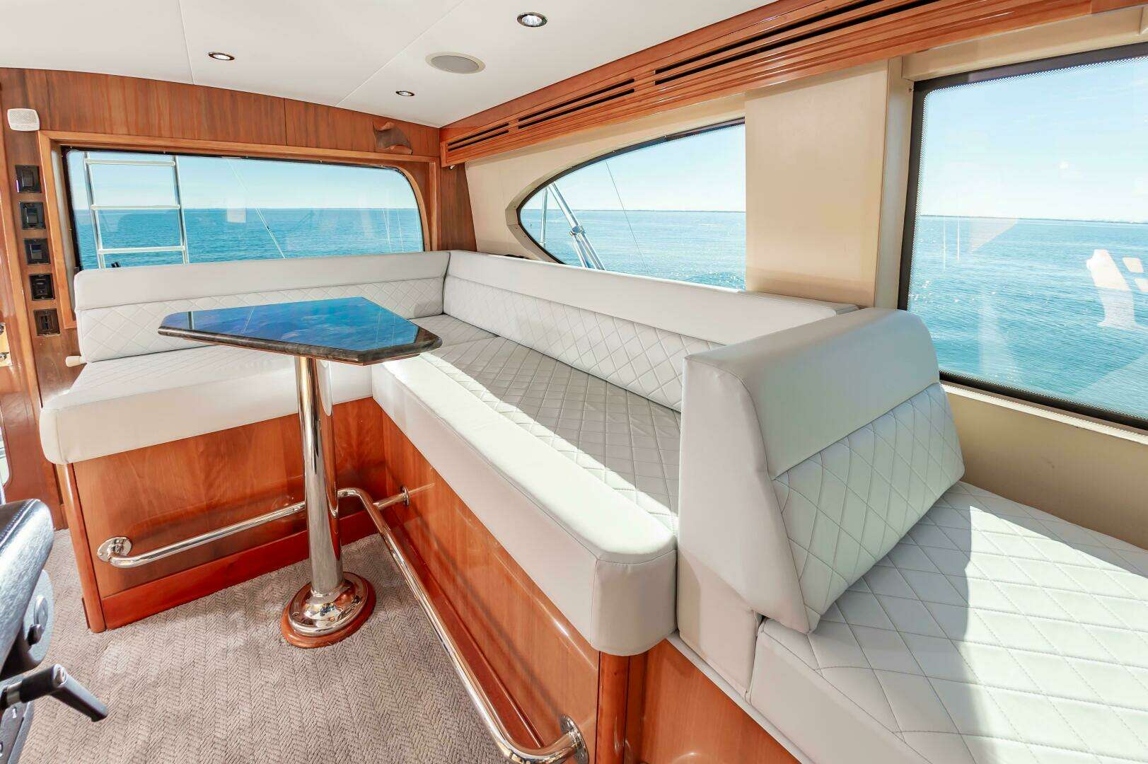 2008 Hatteras 64 Enclosed Bridge - Image 22