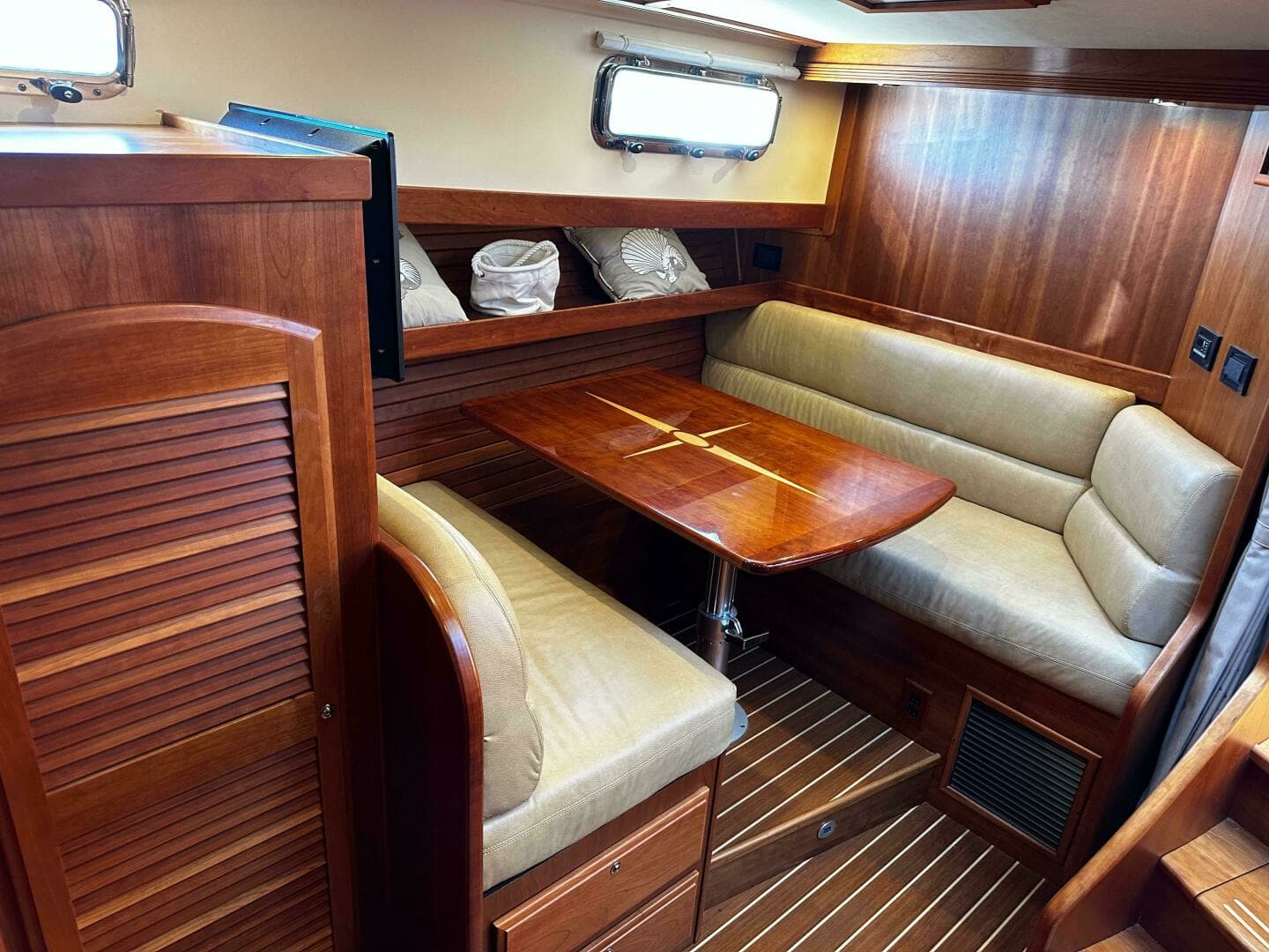 2014 Sabre 42 Salon Express - Image 28