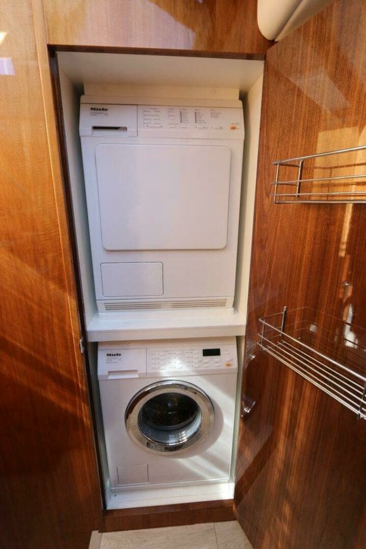 2020 Riviera 6000 Sport Yacht - Image 31