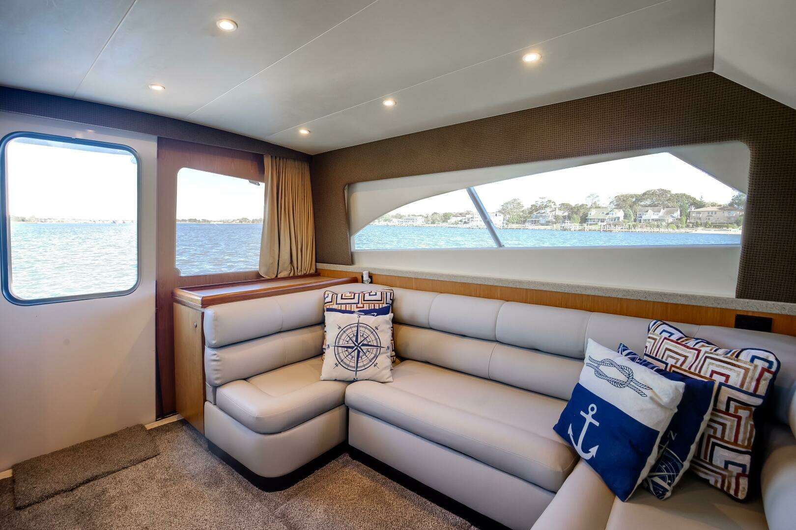 2007 Luhrs 36 Convertible - Image 9