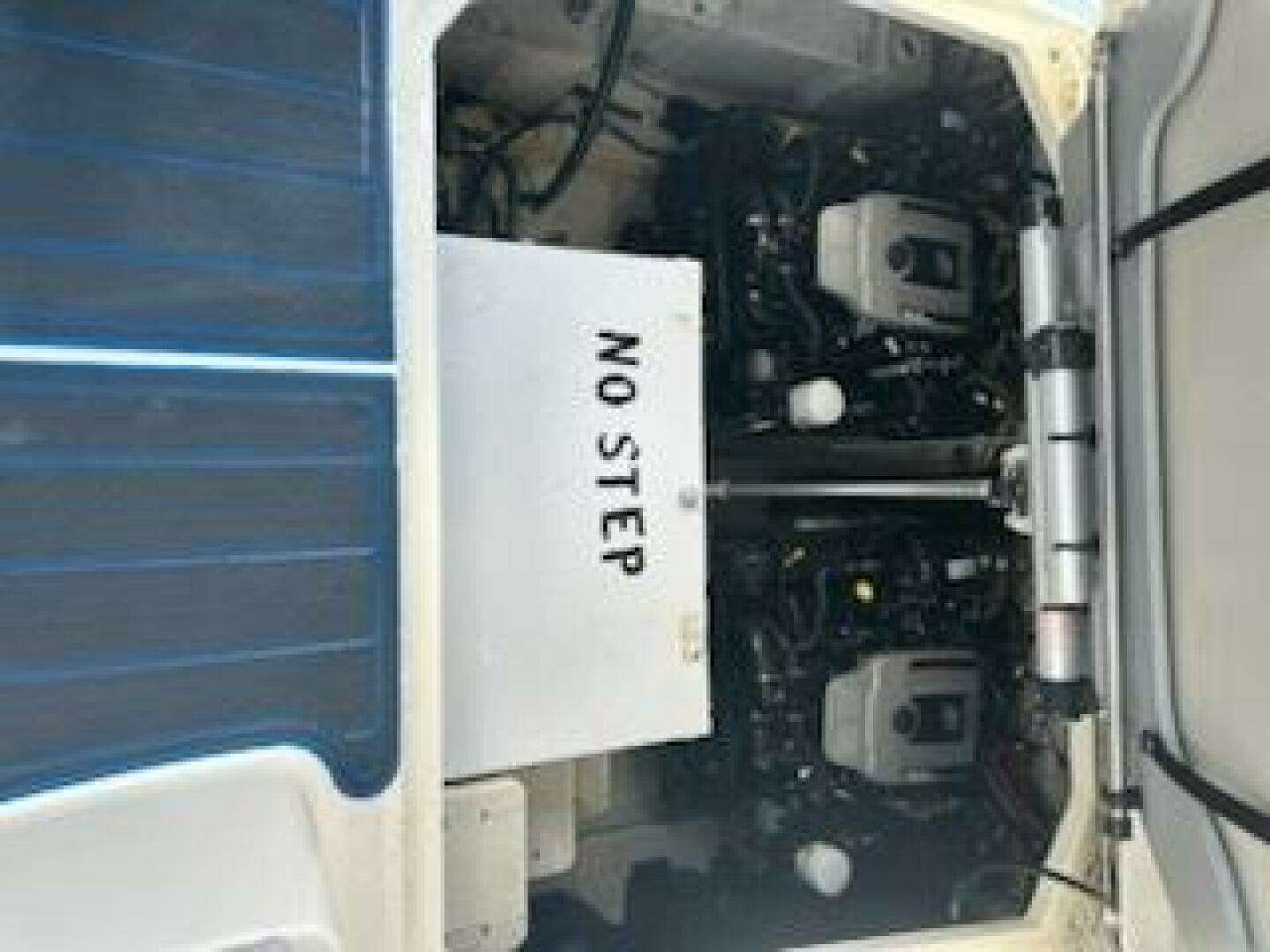 2008 Bayliner 320 - Image 11