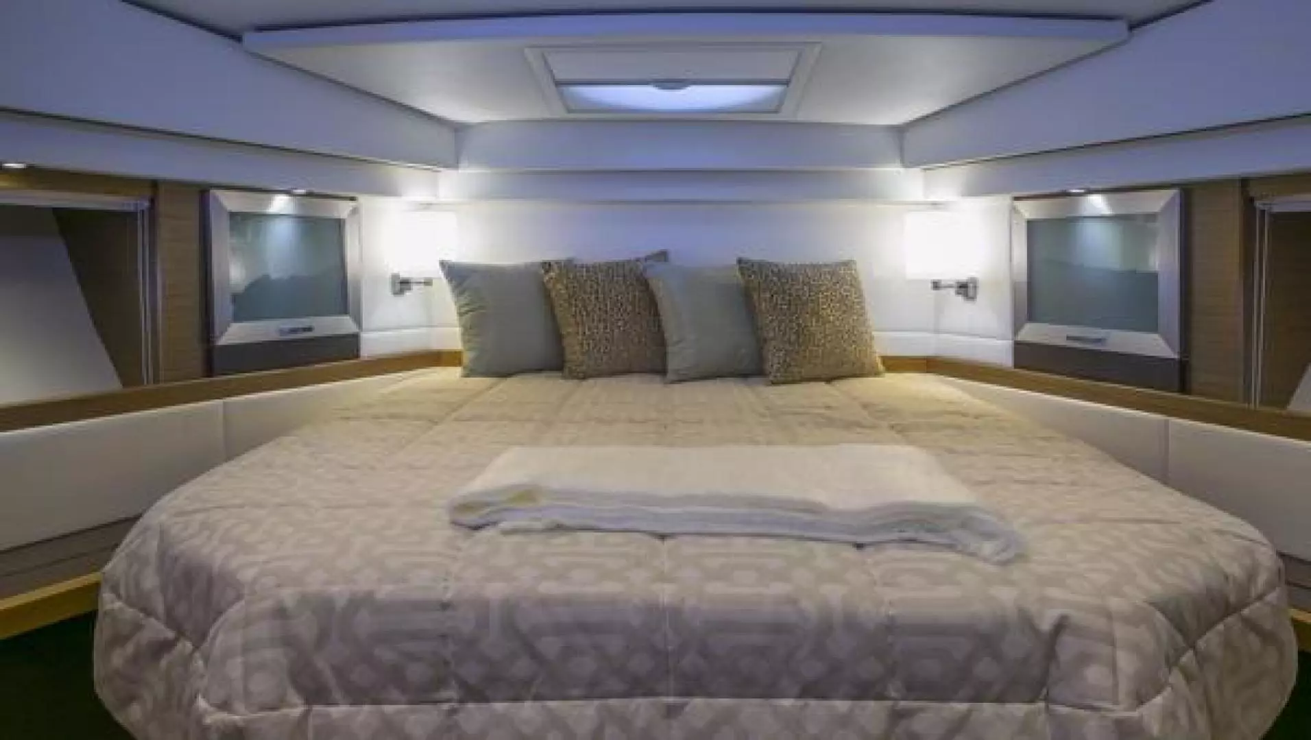 2021 Tiara Yachts C44 - Image 14