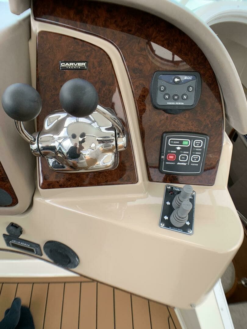 2006 Carver 56 Voyager - Image 9