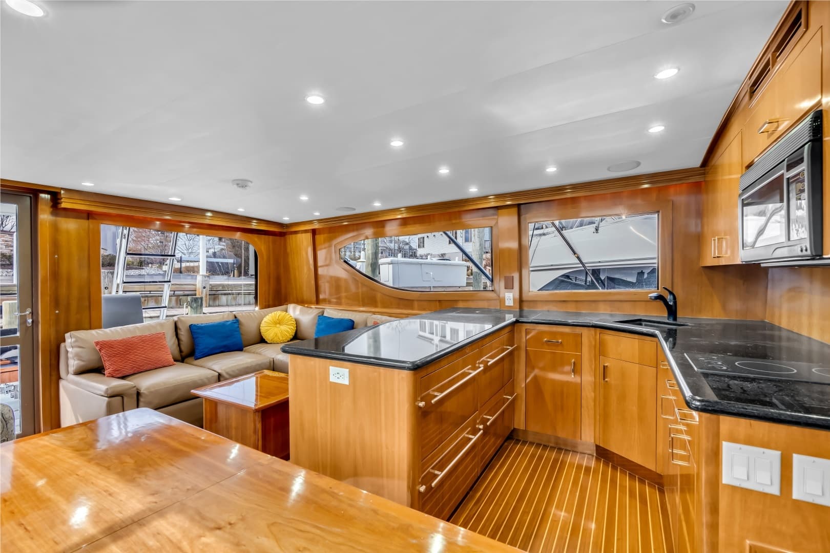 2001 Hatteras 55 Convertible - Image 42