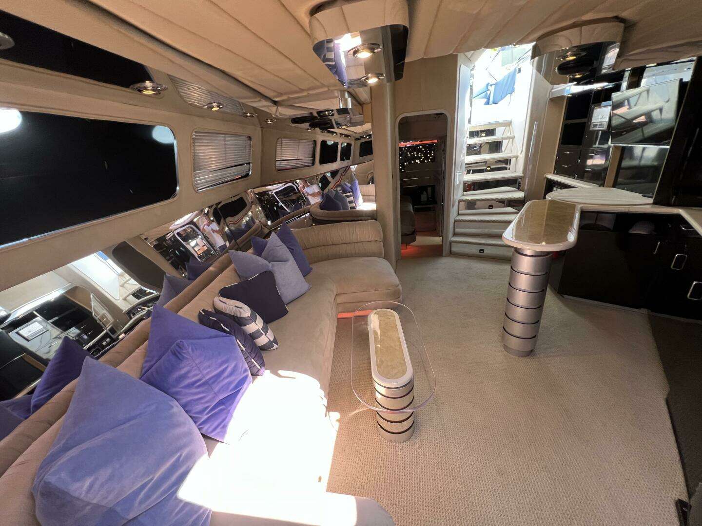 1990 Tempest 60 Express - Image 10