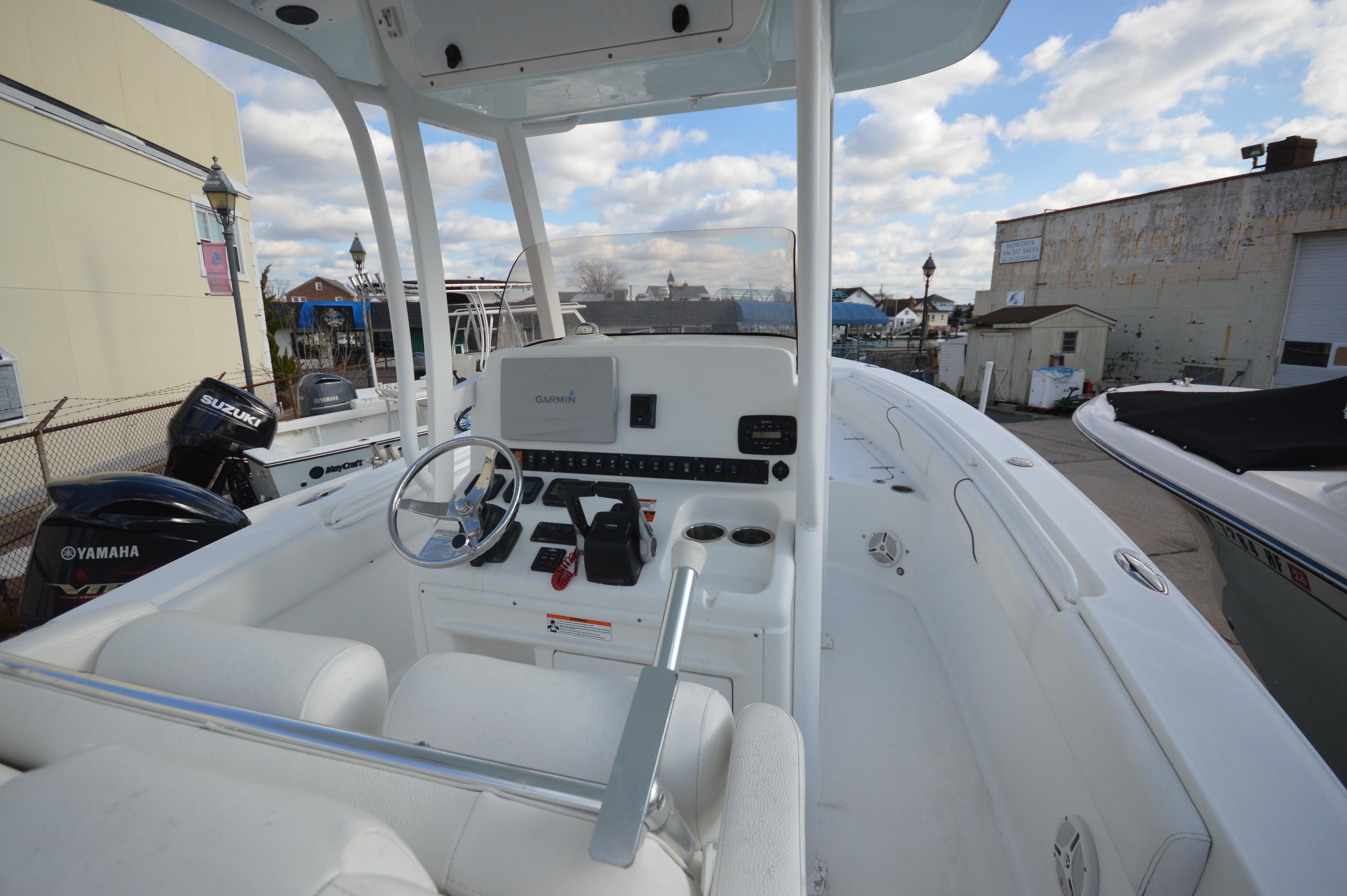 2015 Sea Hunt Gamefish 27 boat interior with steering console and seating.