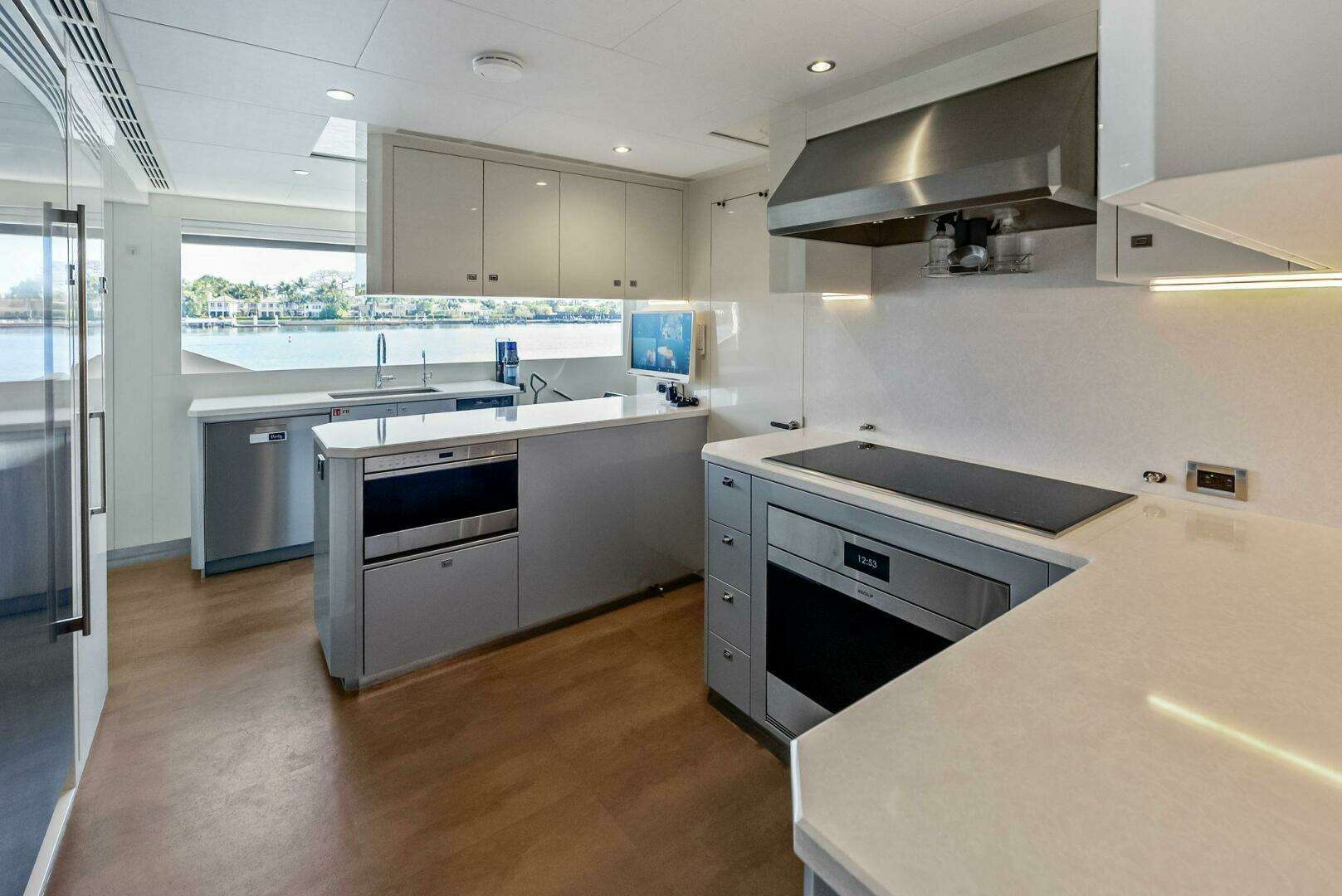 2024 Ocean Alexander 35 Revolution - Image 38