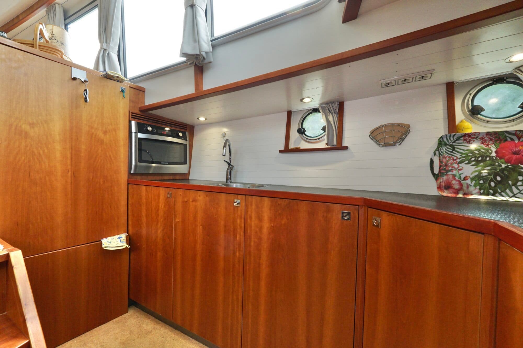 2013 Serious Yachts Serious Yachts Gently Low Bridge 45 Sedan - 25