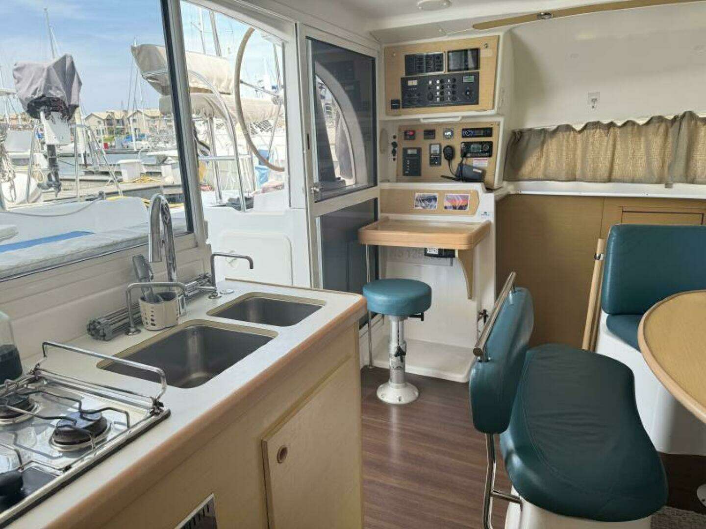 2010 Lagoon 380 - Image 31