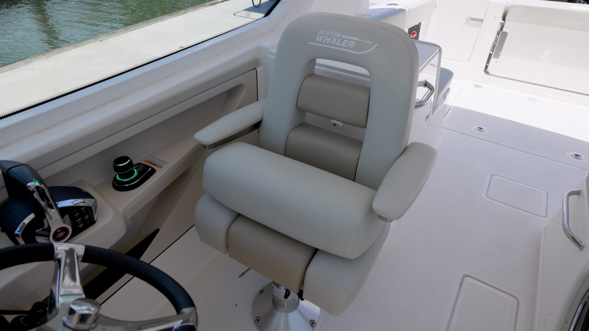 2024 Boston Whaler 280 Vantage - Image 8