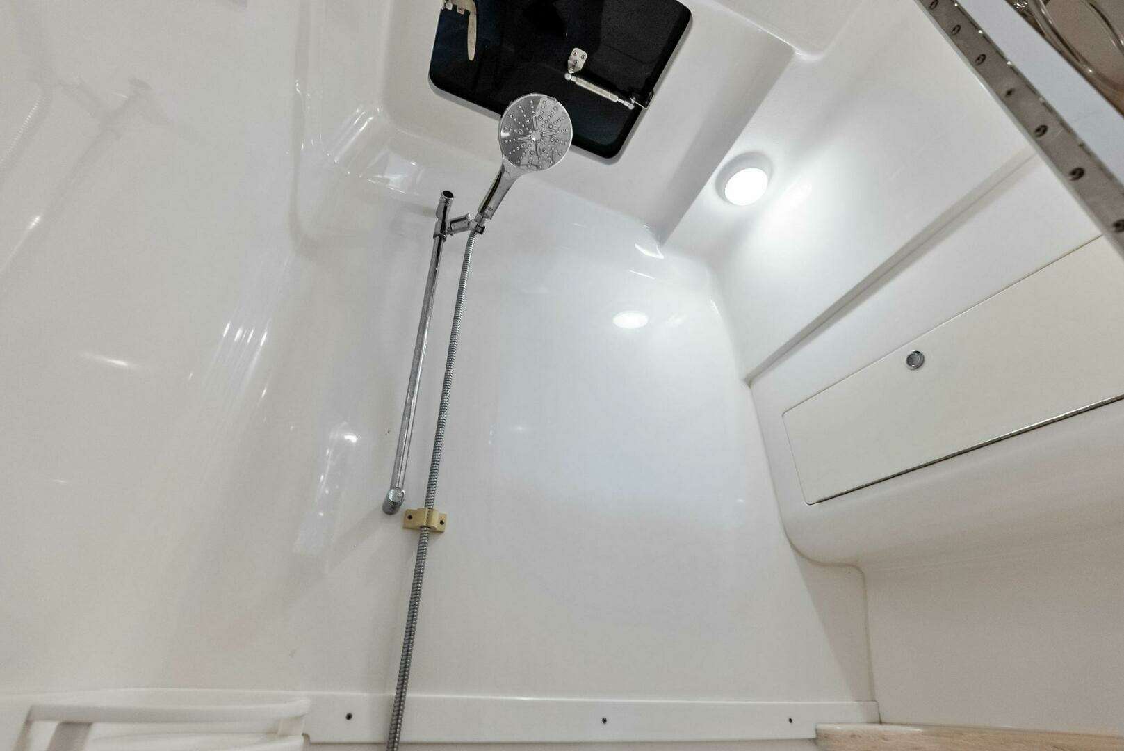 2018 Intrepid 430 Sport Yacht - Image 39