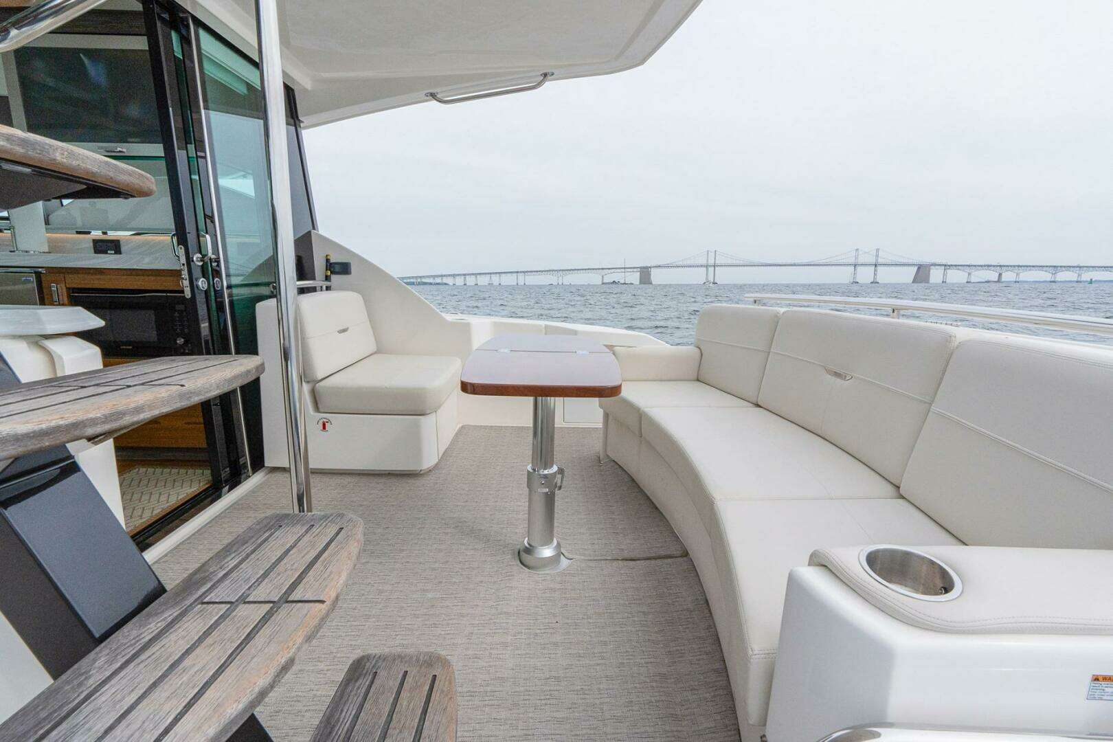 2021 Tiara Yachts 4400 Flybridge - Image 13