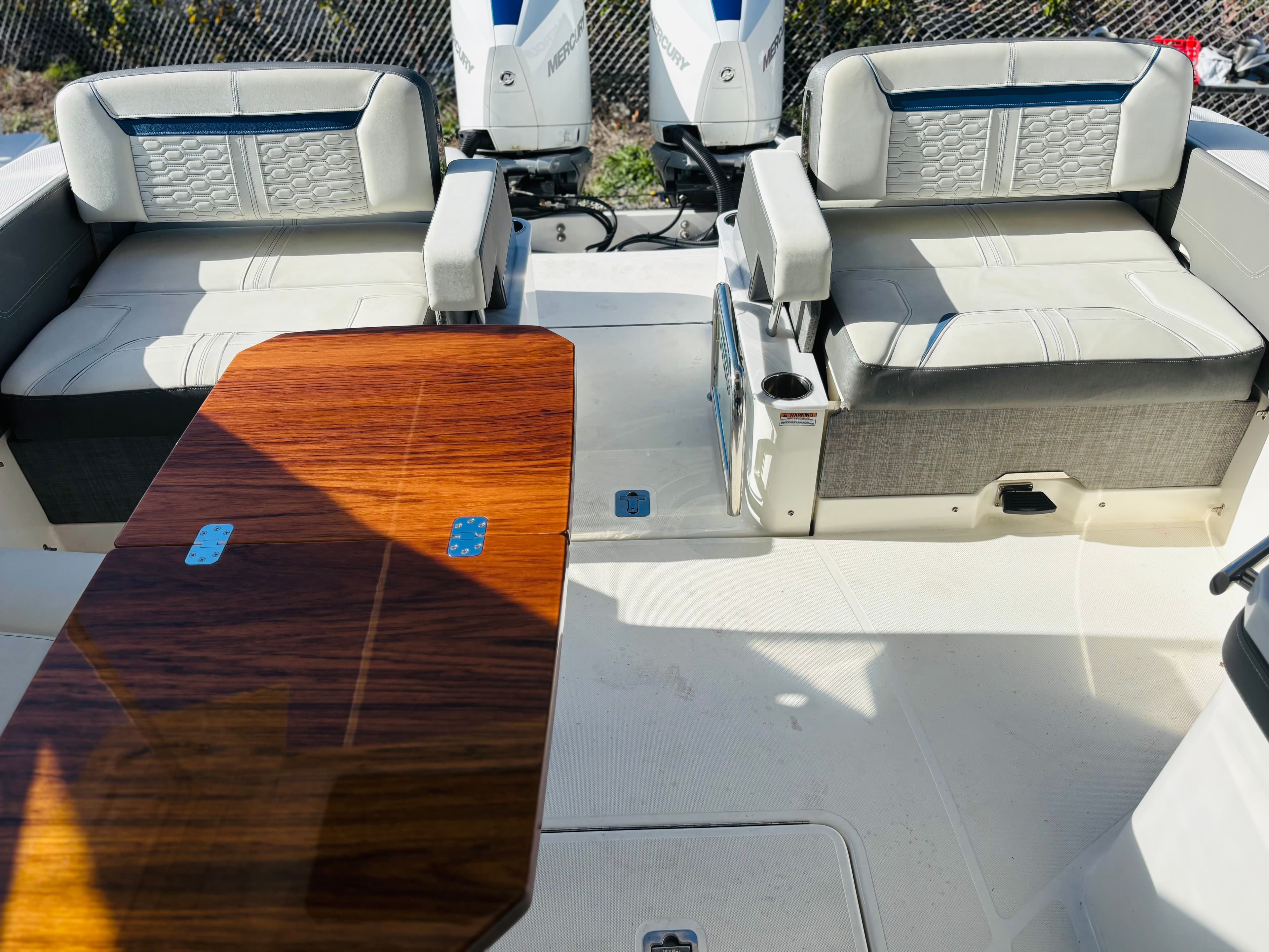 2021 TIARA YACHTS 34 LX - Image 22