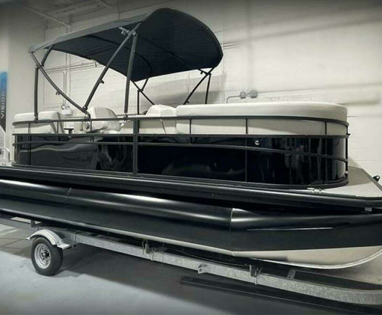 2024 Vision WX Tritoon - Image 2