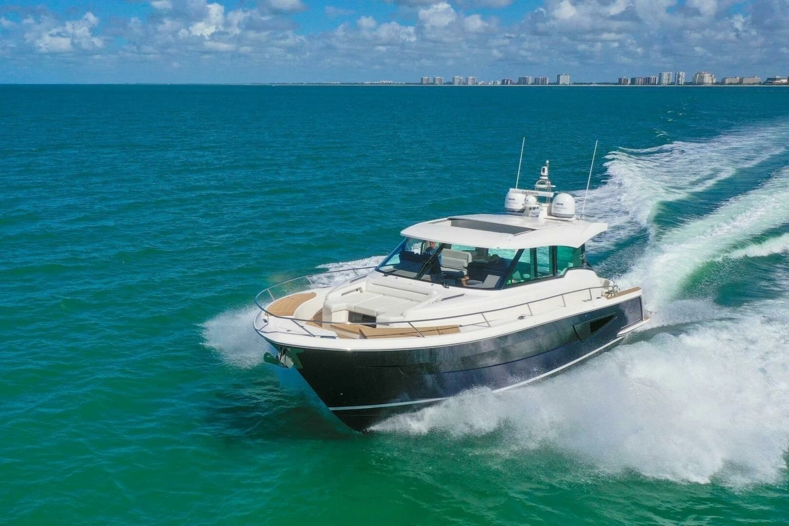 2023 Tiara Yachts EX 60 - Image 12