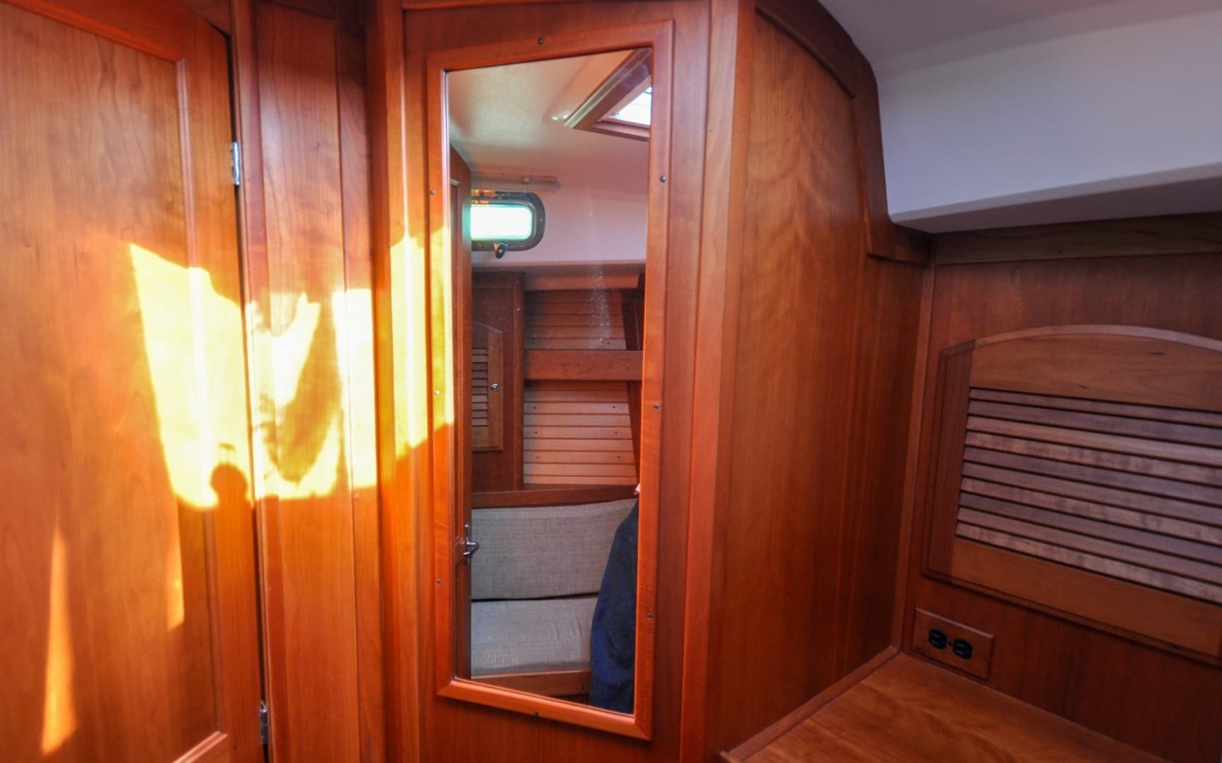 2004 Sabre 426 - Image 74