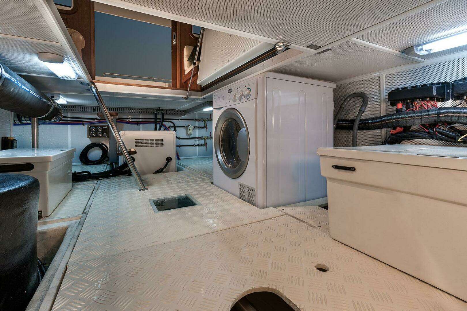 2026 Helmsman Trawlers 43E Pilothouse - Image 45