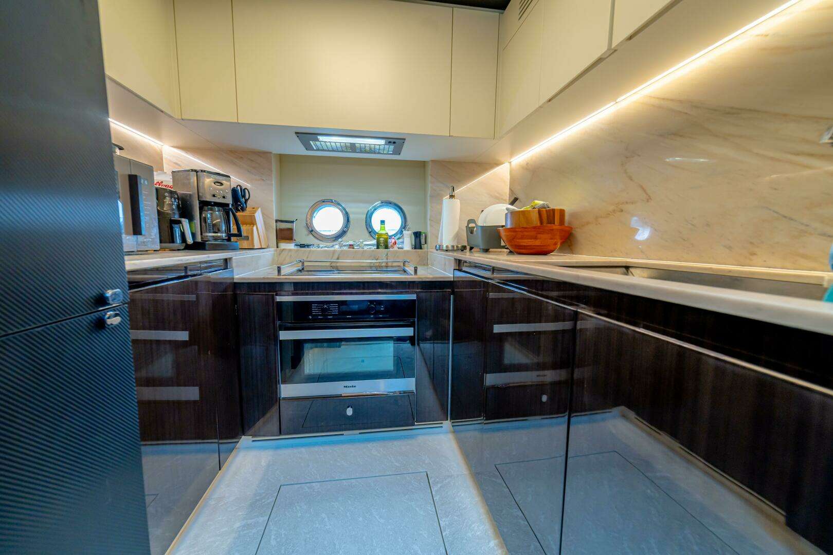 2017 Azimut 77S - Image 104