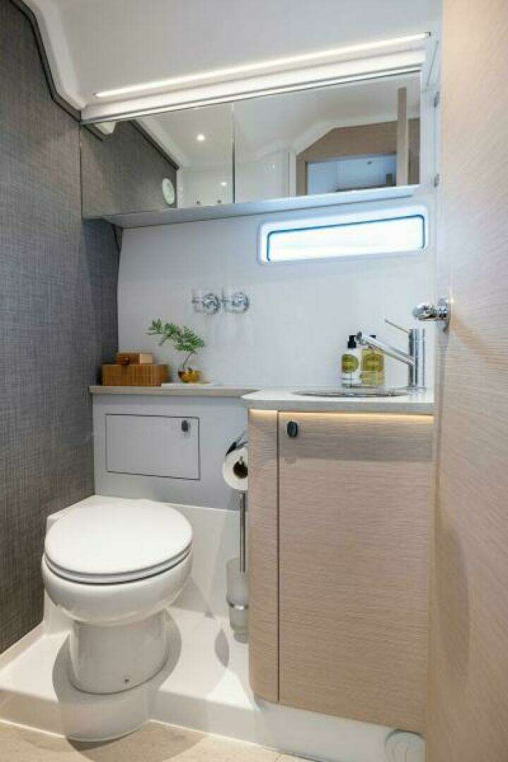 2027 Nimbus 495 Flybridge - Image 19