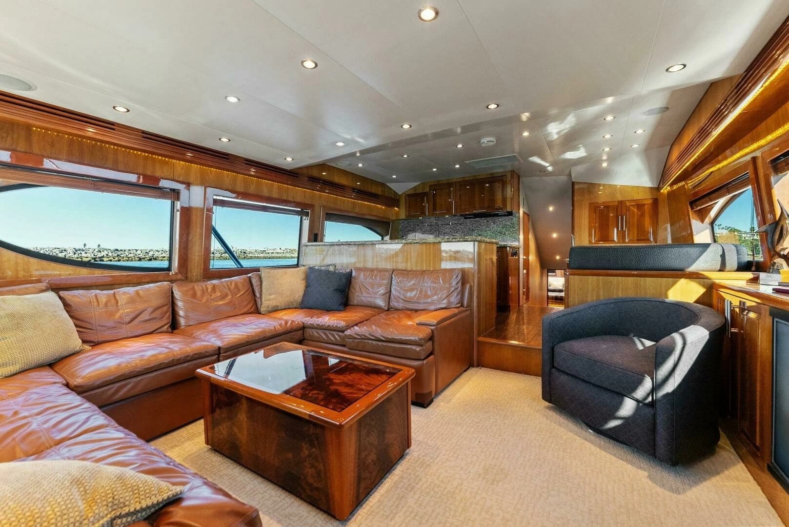 2007 Hatteras 64 Convertible - Image 2