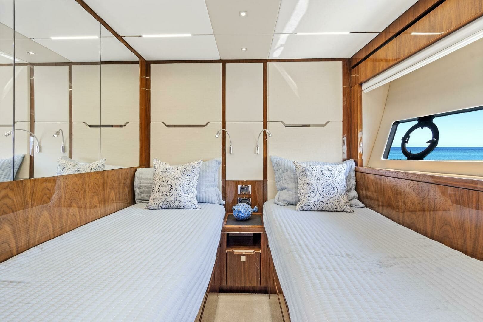 2017 Sunseeker 68 Sport Yacht - Image 55