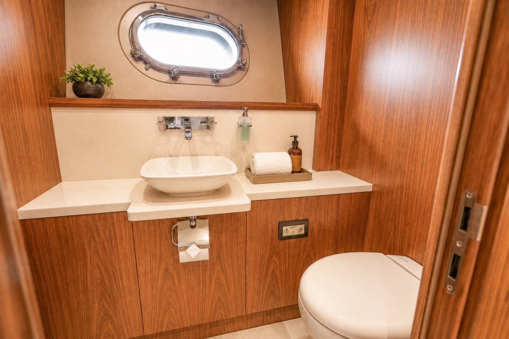 2014 Sunseeker 131 - Image 21