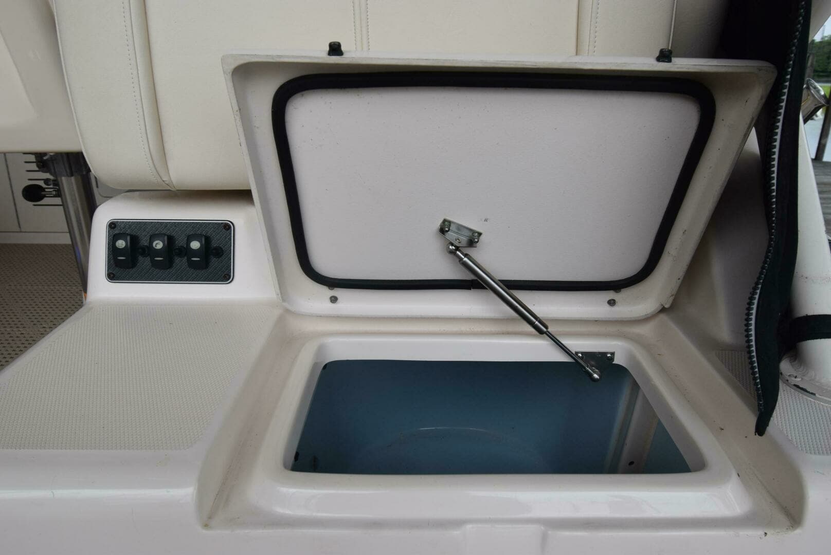 2016 Grady-White Express 330 - Image 87