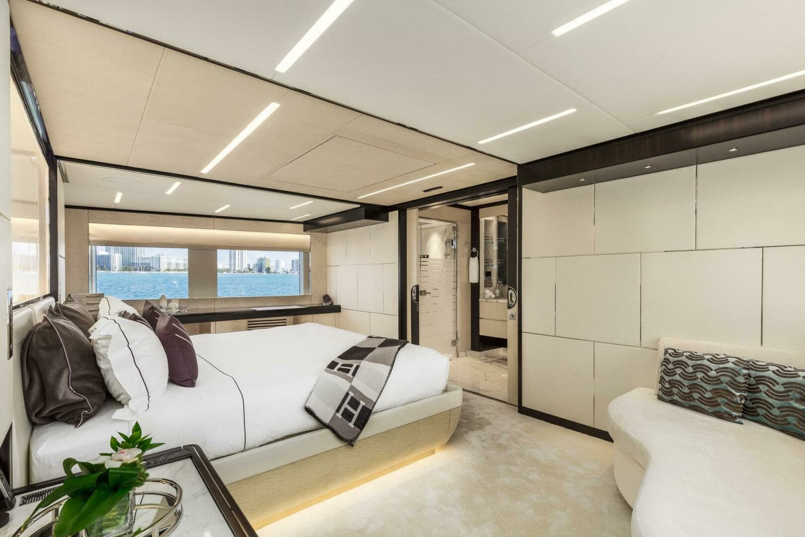 2022 Majesty Yachts 120 - Image 11