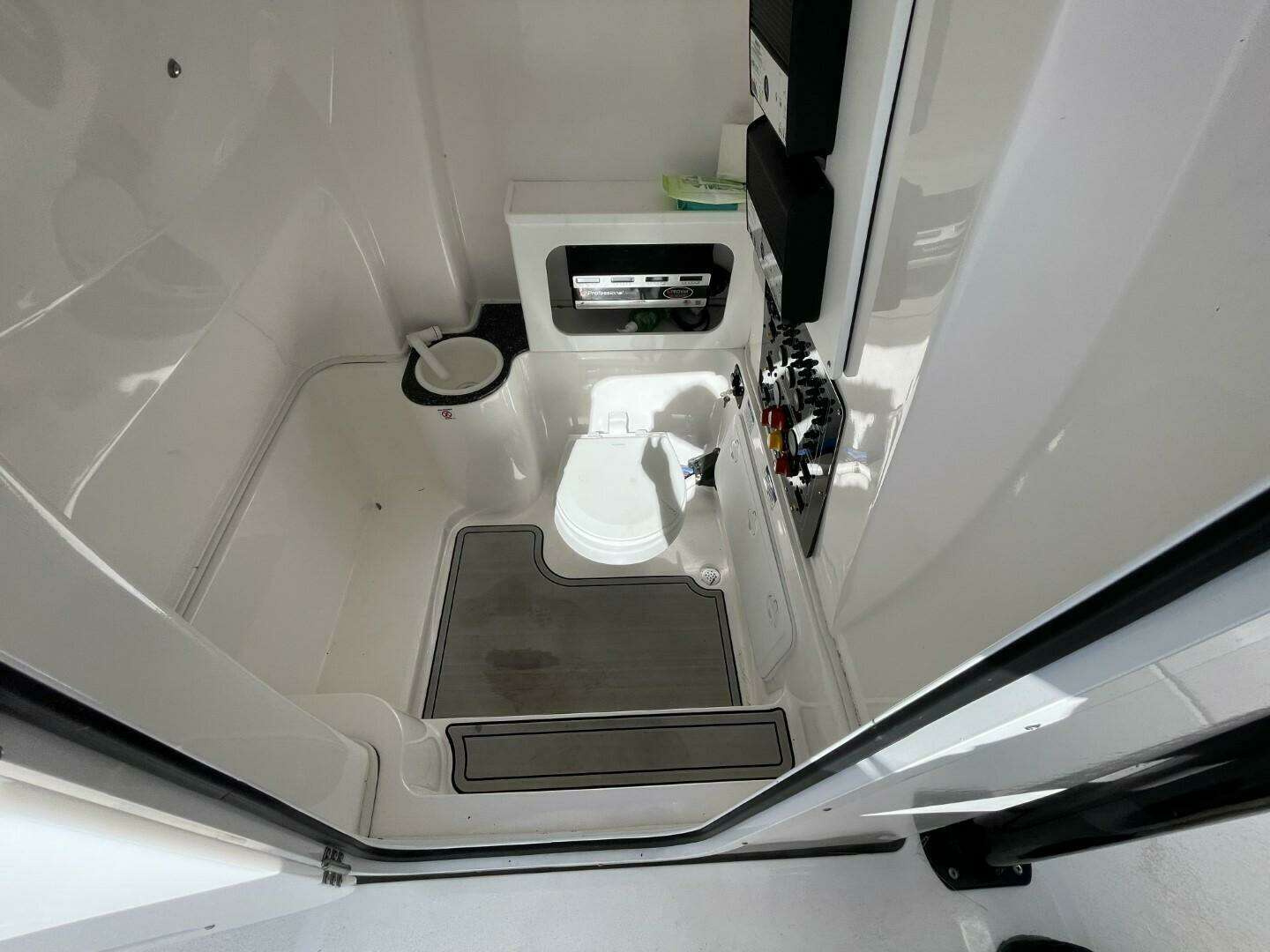 2024 Sea Fox 288 Commander - Image 7