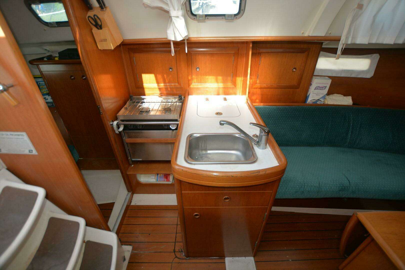 2000 Beneteau Oceanis 311 - Image 7
