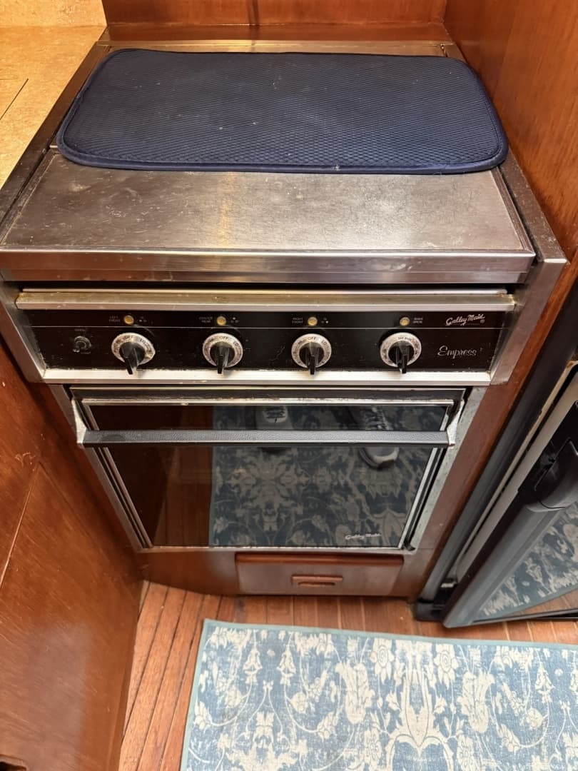 1988 President 35 Double Cabin - Image 24