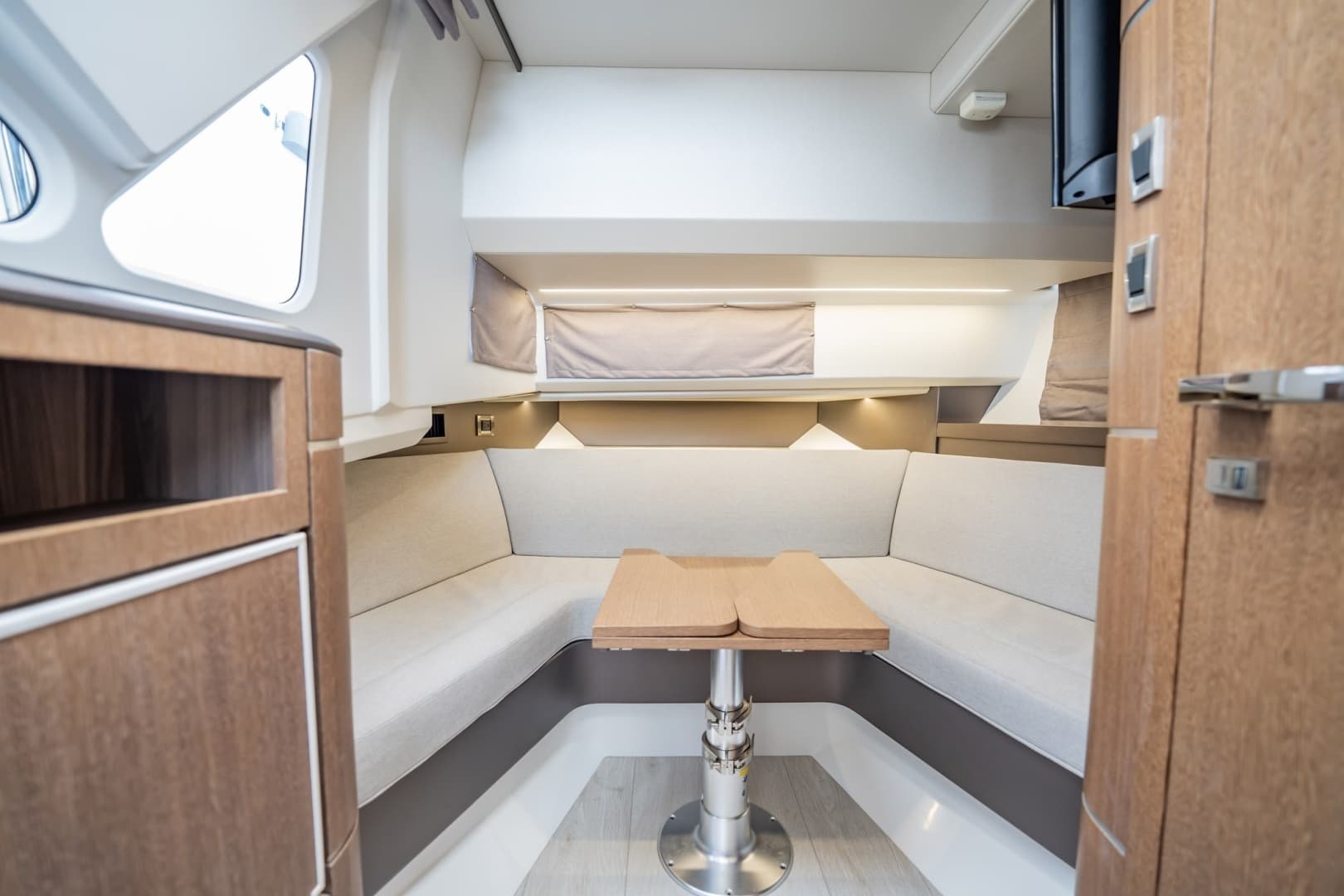 2023 Galeon — - Image 47