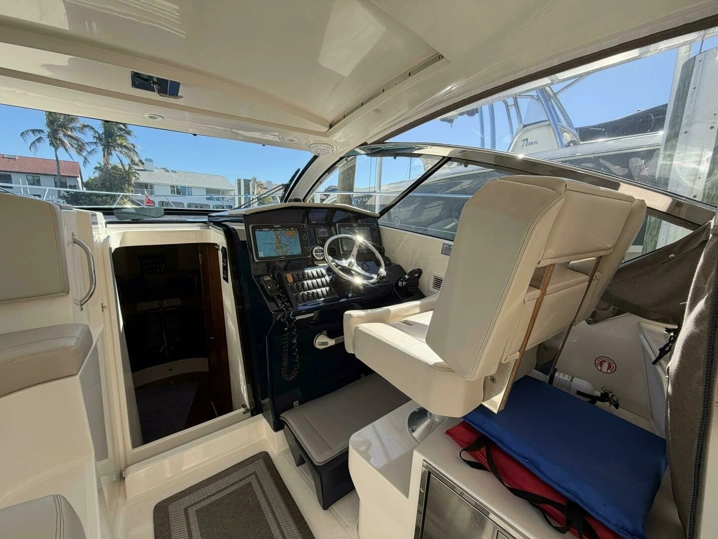 2014 Pursuit SC 365i - Image 8