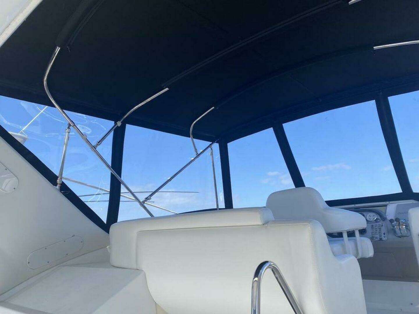 2000 Carver 396 Motor Yacht - Image 13