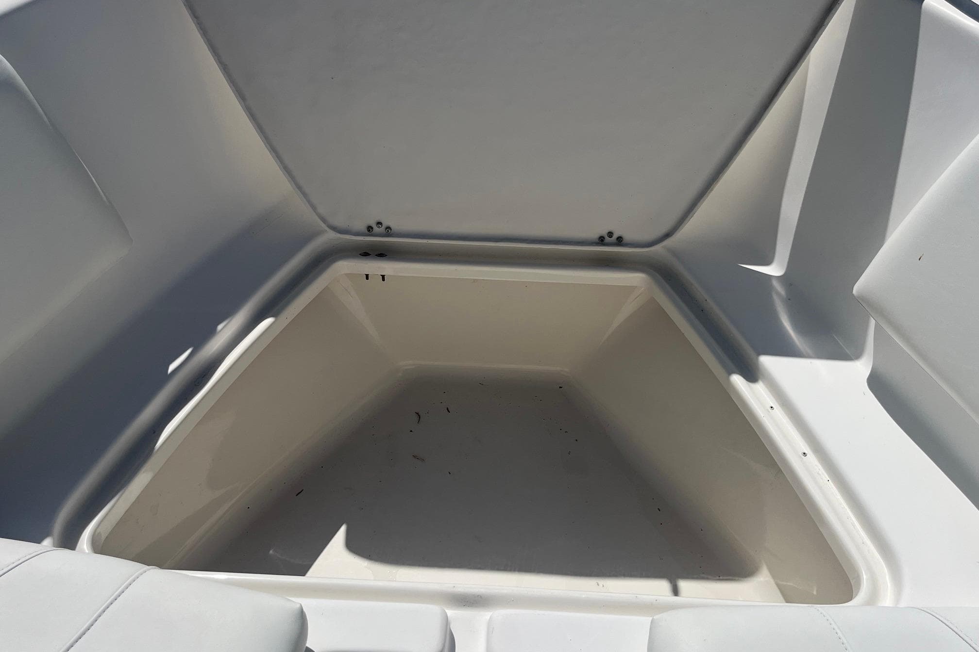 Storage compartment of 2007 NauticStar 2000XSDC Offshore boat, open and empty.