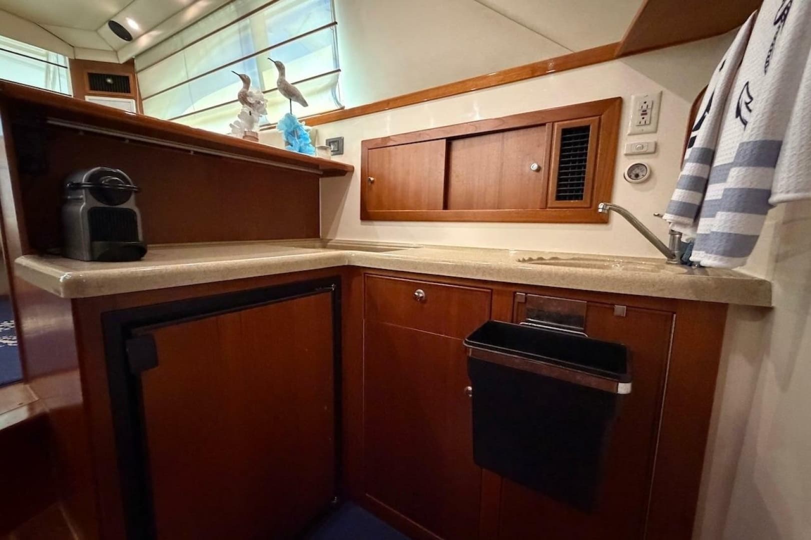 2005 Riviera 37 Flybridge - Image 13
