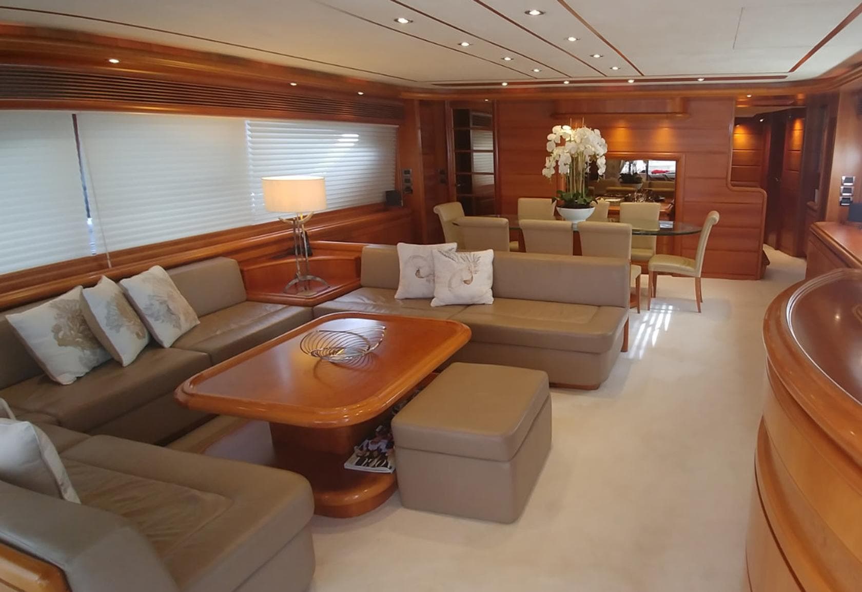 Ferretti Yachts Custom Line 94 - Saloon