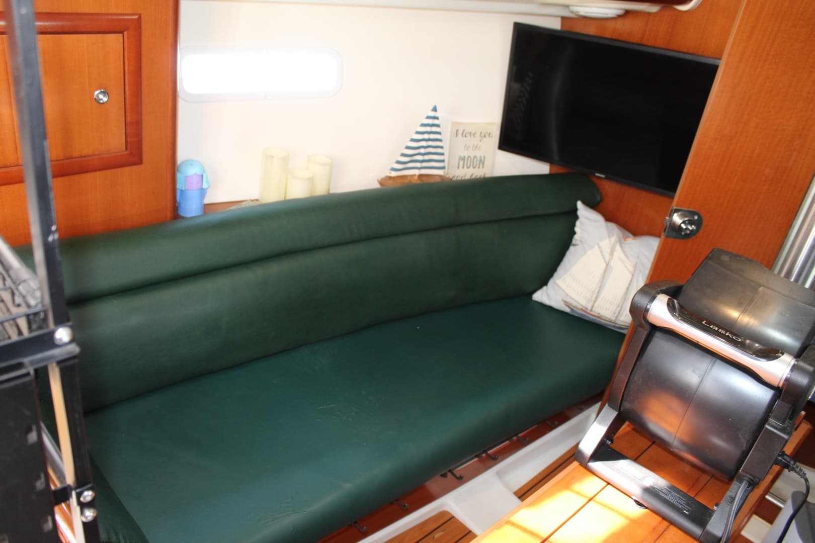 2007 Beneteau 323 - Image 22