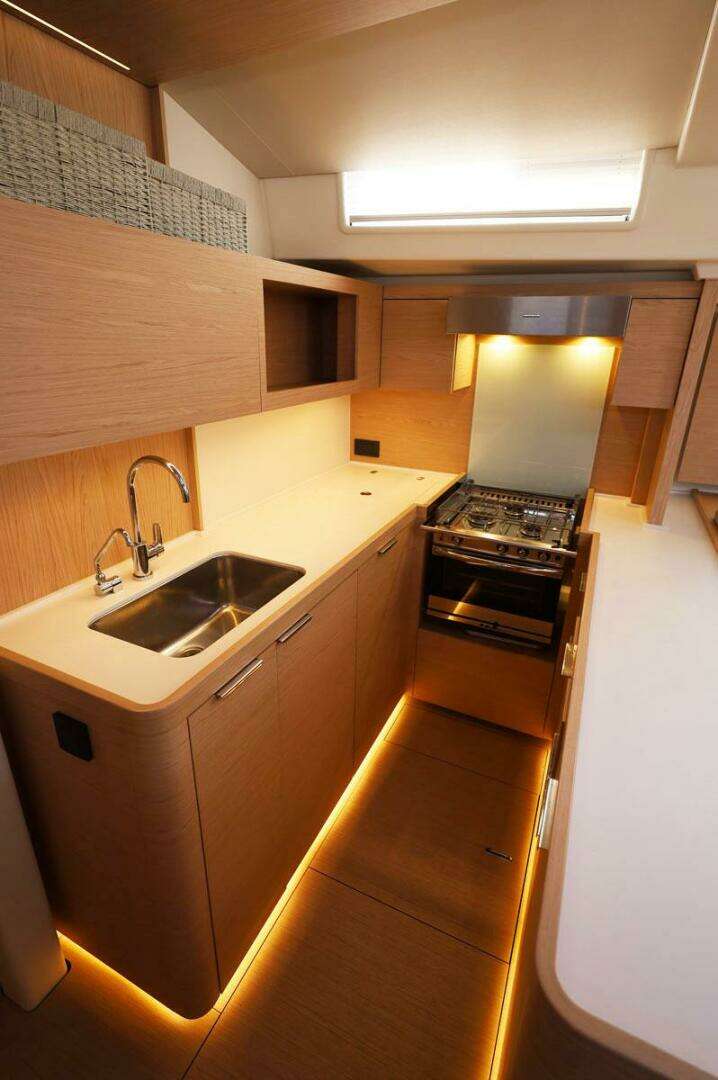 2023 Beneteau Oceanis 60 - Image 27