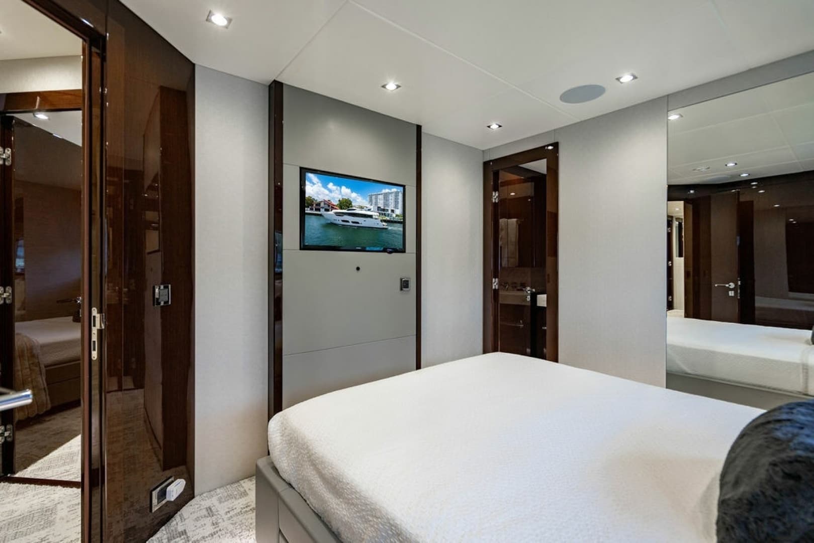 2019 Sunseeker 95 Motor Yacht - Image 70