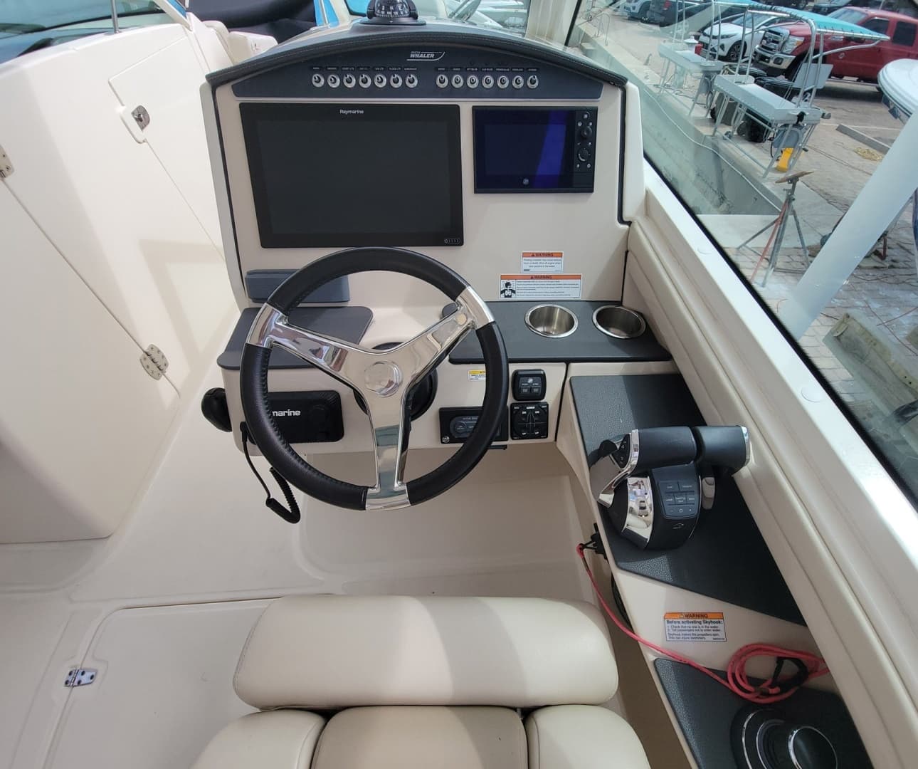 2022 Boston Whaler 320 Vantage - Image 39