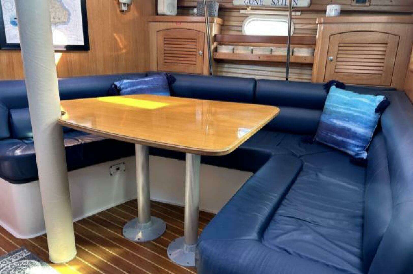 2004 Catalina 400 - Image 7