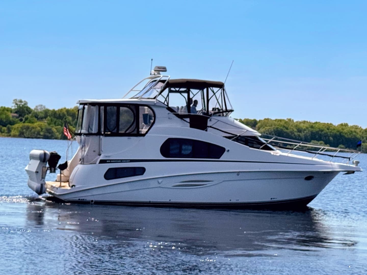 2002 Silverton 39 Motor Yacht - Image 2