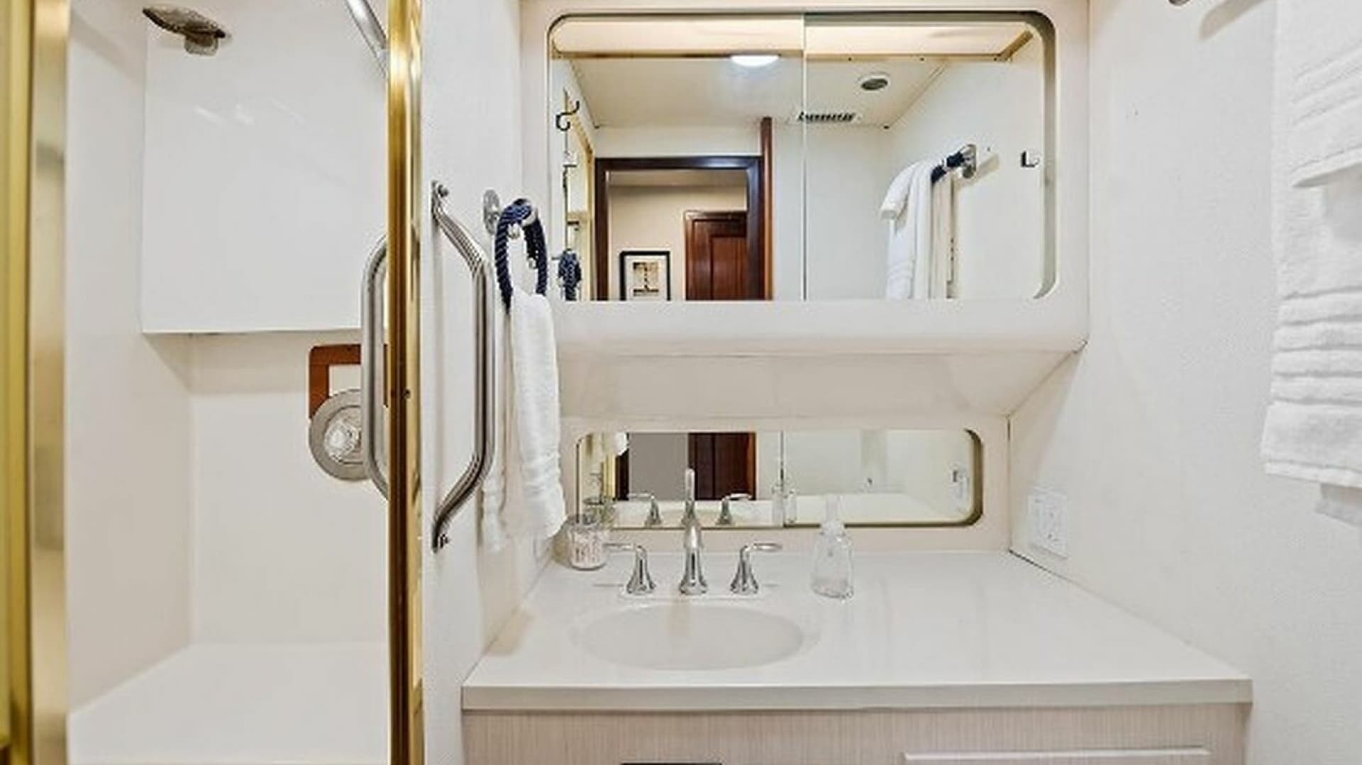 1989 Hatteras Motor Yacht - Image 20