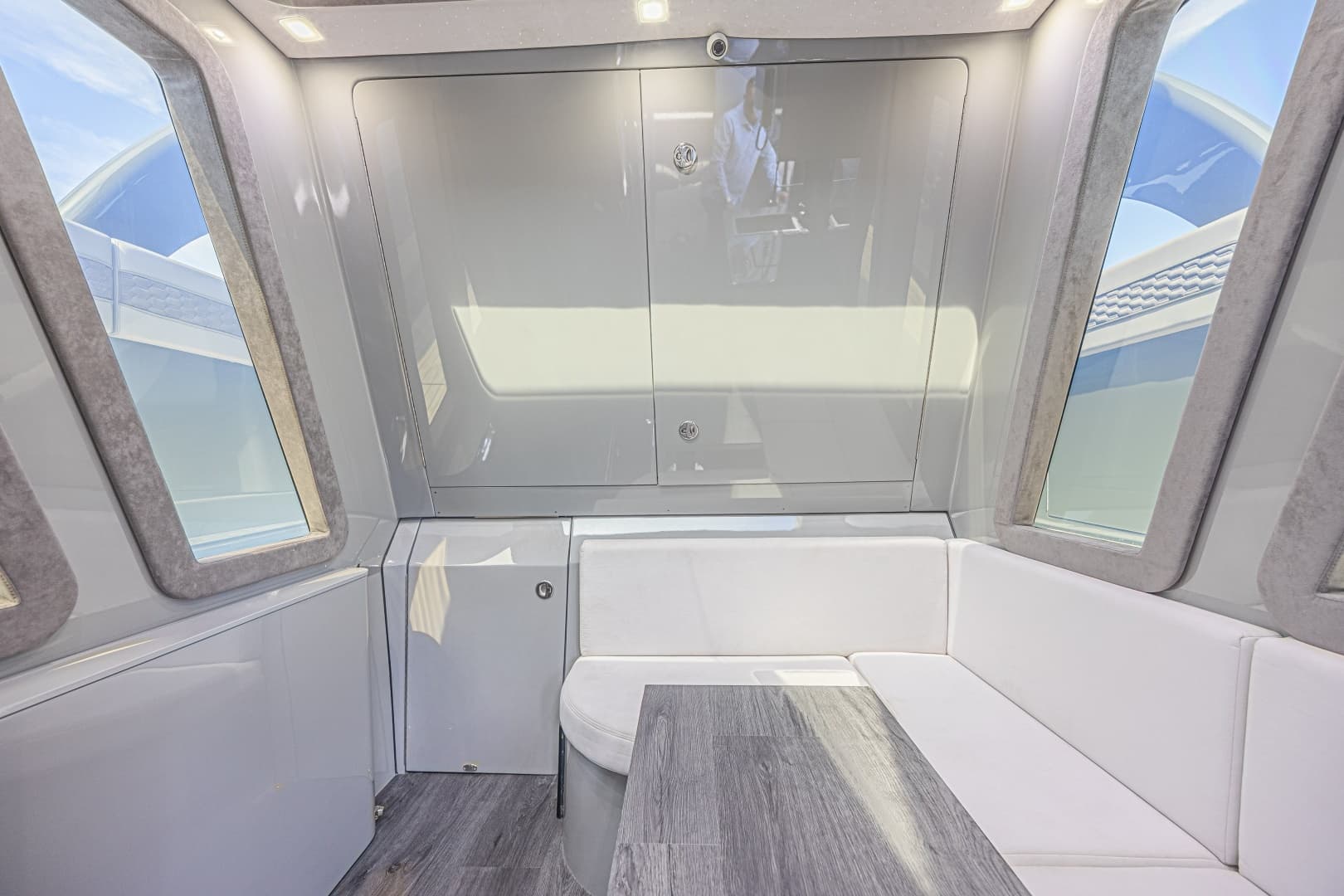 2025 Midnight Express 52 Vitesse - Image 33
