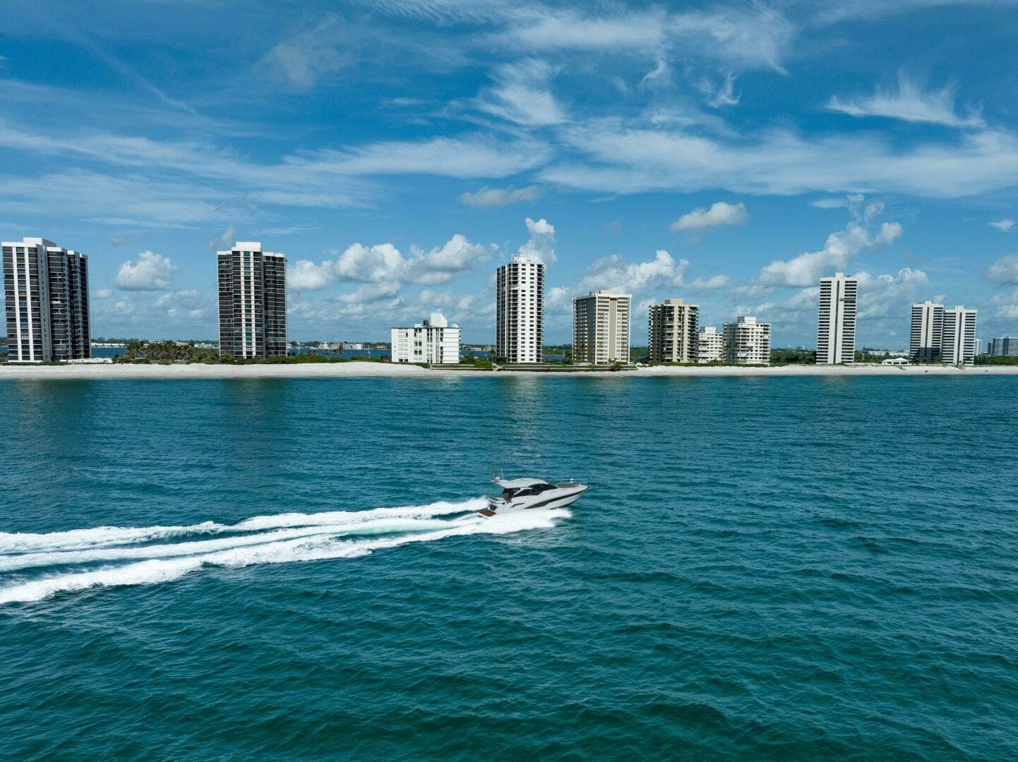 2022 Galeon 425 HTS - Image 3