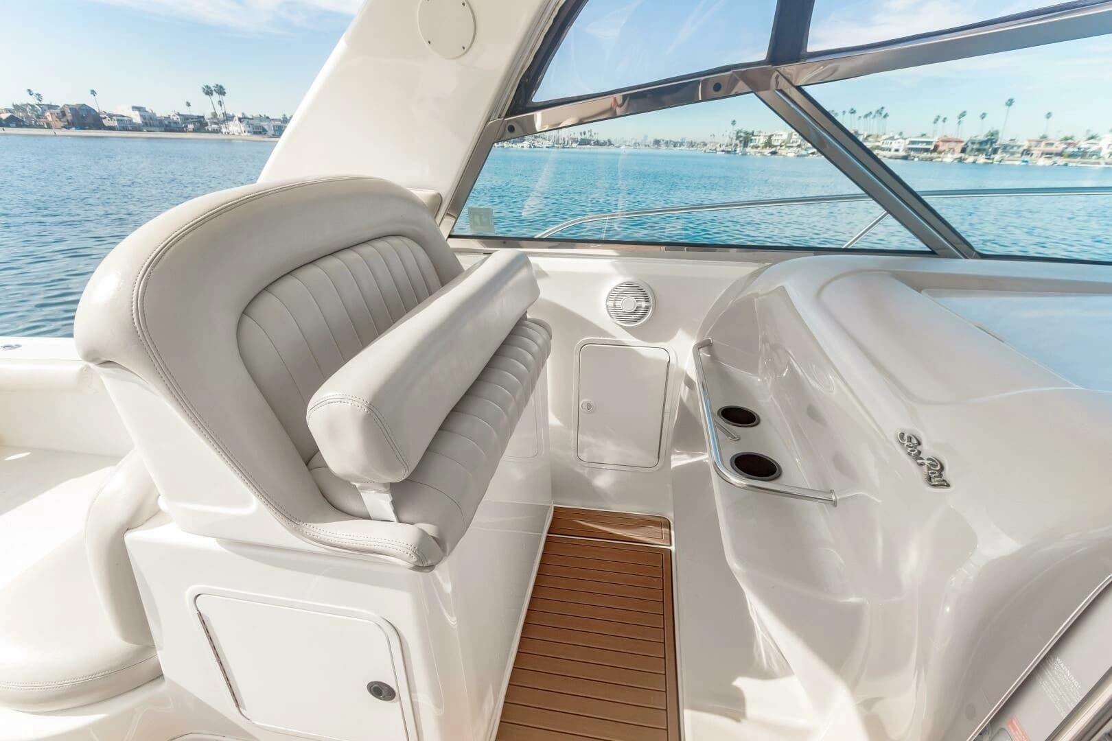 2000 Sea Ray 370 Express Cruiser - Image 31