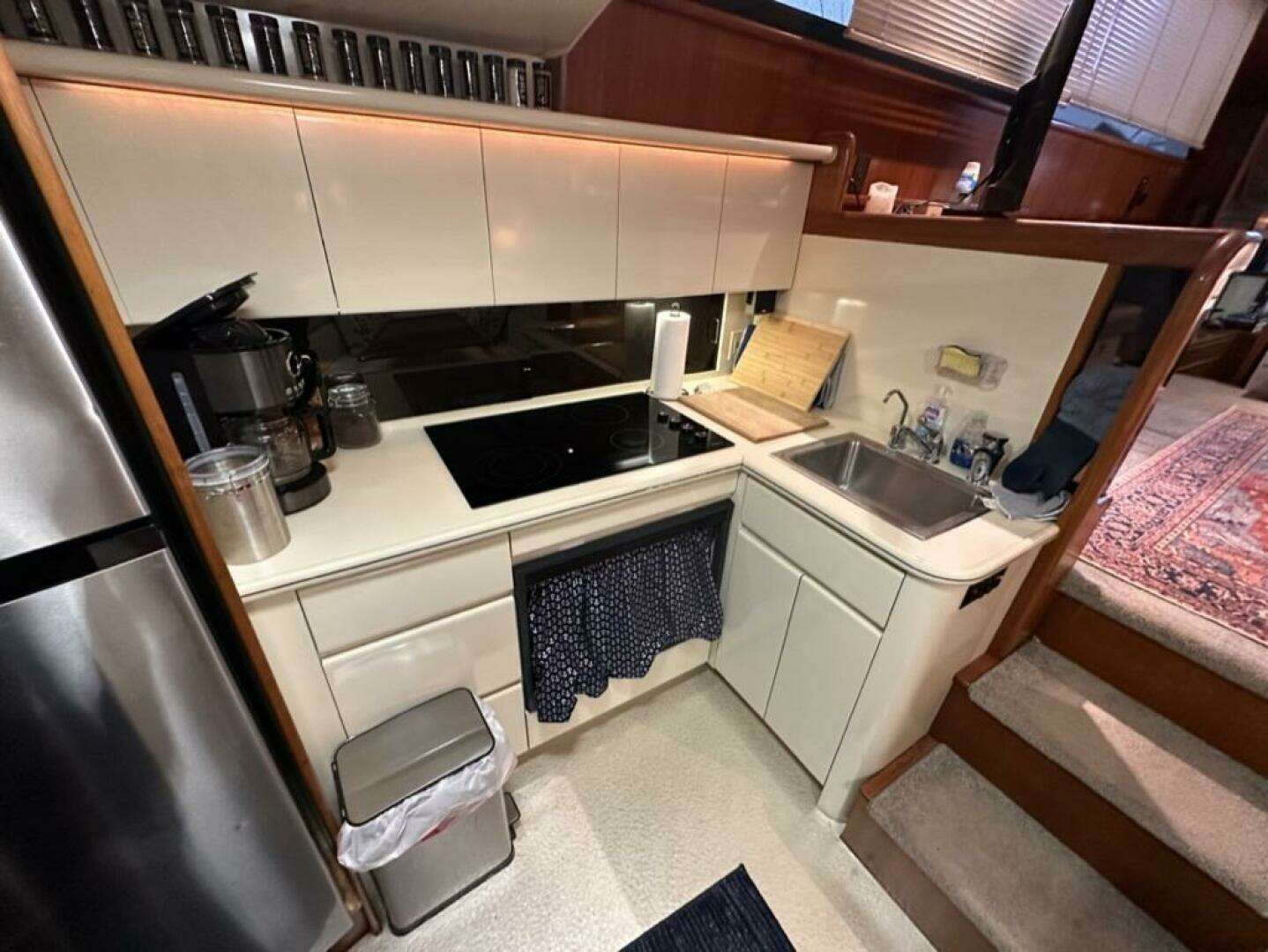 1989 Viking 44 Motor Yacht - Image 20