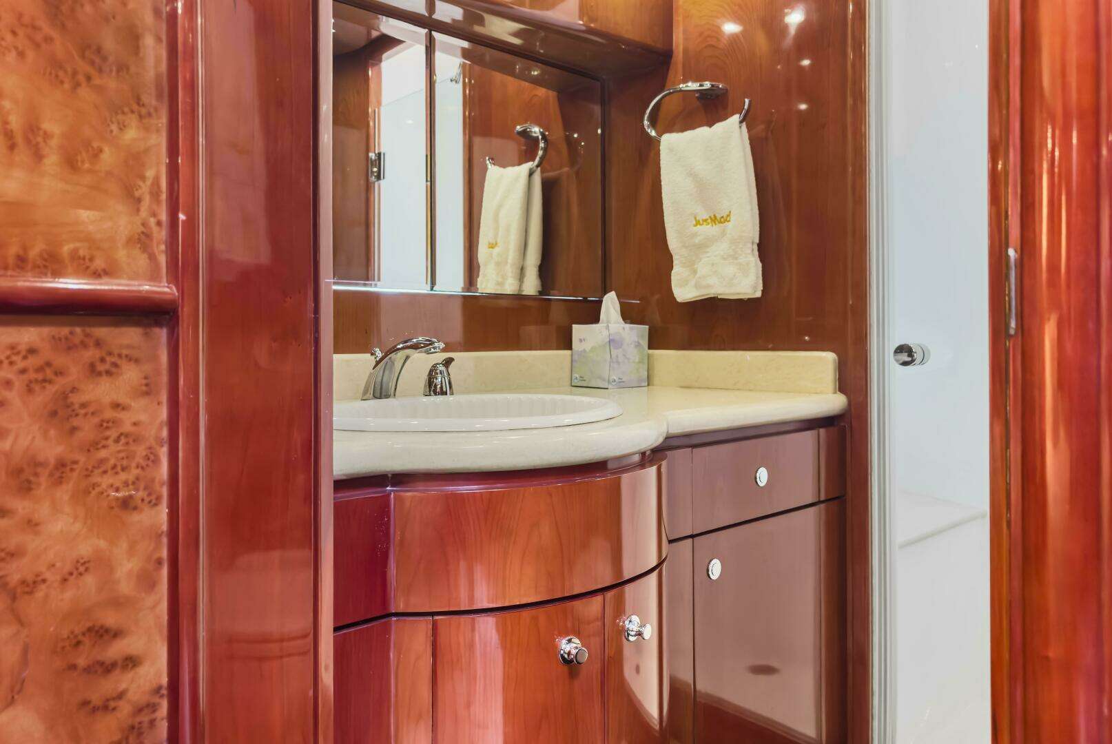 2005 Ocean Alexander 80 motoryacht - Image 47